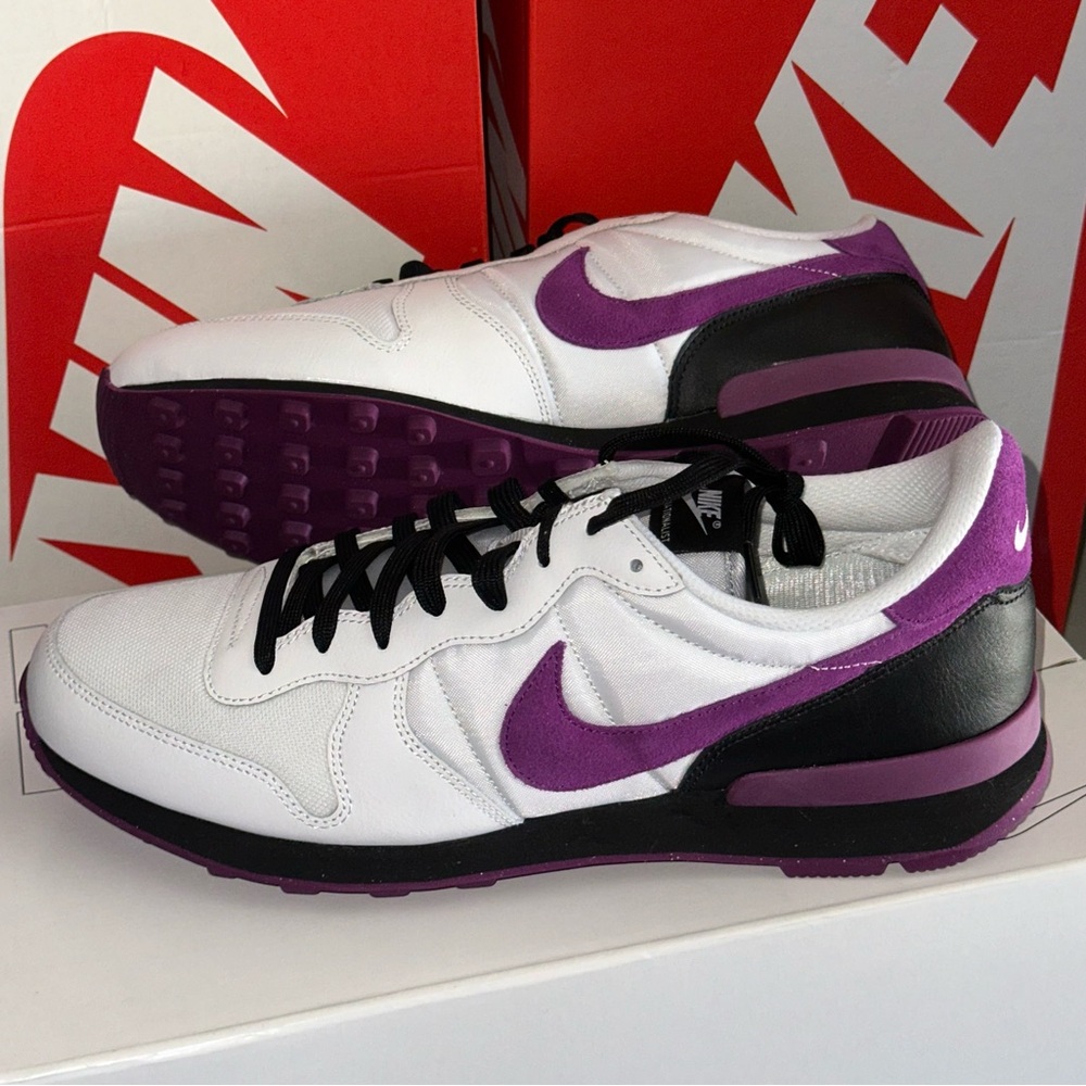Nike By You “Internationalist” Men’s Size 11 US *New with og box* Purple/Black